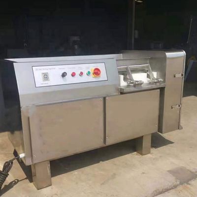 Maschine zum Schneiden von Kübeln aus gefrorenem Geflügelfleisch mit einer Kapazität von 400-500 kg pro Charge